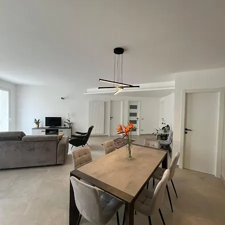 Libeccio House דירה
